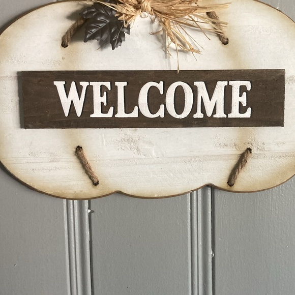 HP-NWT- 13βx 18β White-Washed Wooden WELCOME Pumpkin Shaped Fall Decor Sign π - Picture 7 of 17